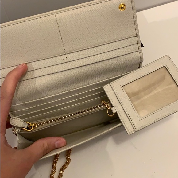 SOLD Prada saffiano long wallet - Picture 4 of 10